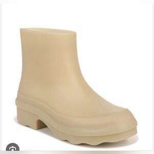 Size 10 Women’s Wince Beige Chunky Rain Ankle Boots Retail 225$